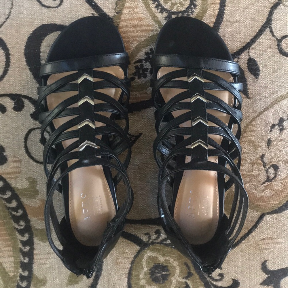 NEW never worn size 7 Apt.9 black and gold sandals